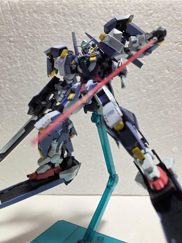 中々かっこよく撮れたのではないでしょうか?結構動かしてたので重さに負けてヘタって来るかな?とも思っていましたがそんな事はなくバッチリ決まってくれました。ただ付属の台座の根元の部分がバカ固くて苦労しました。