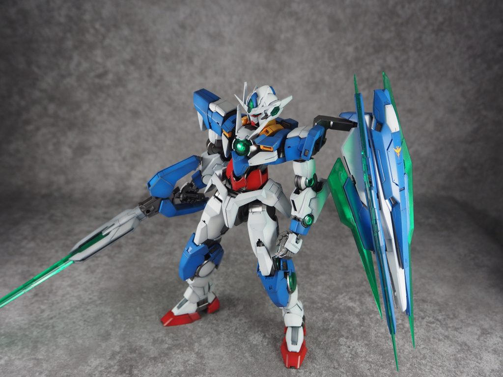 GNシールドは背中から左肩前方へ可動します。それにしても表面処理が大変でした、いつもやっている方は本当に凄い。