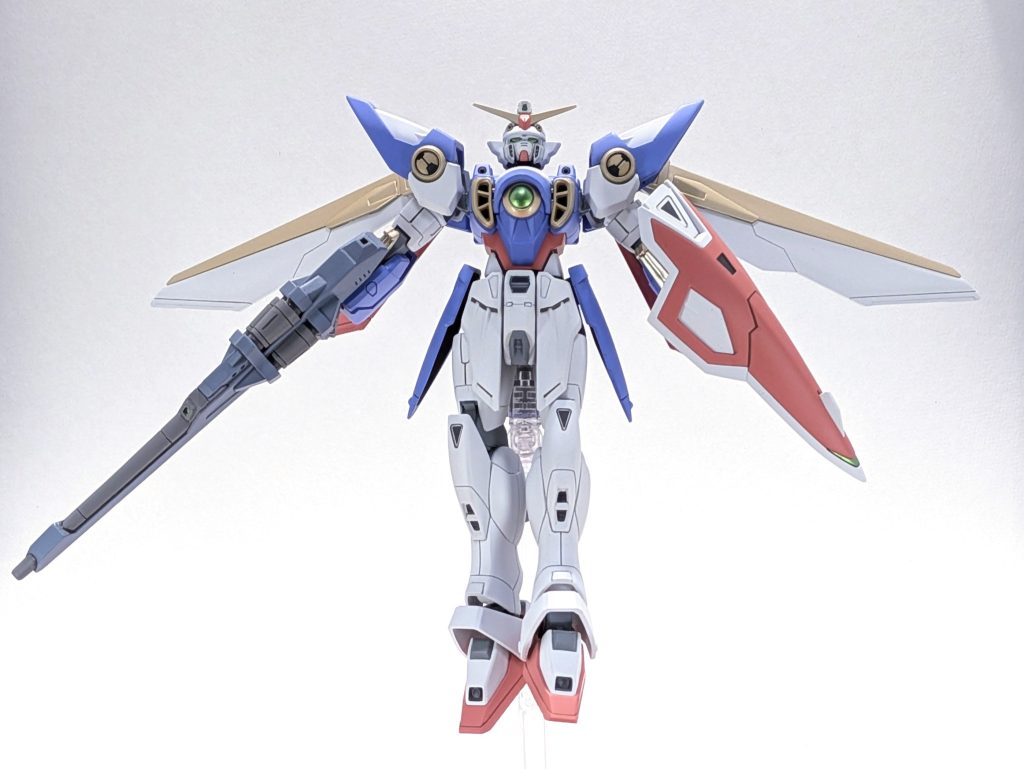 ツインアイや胸部サーチアイはメタリックグリーンの光沢仕上げです。