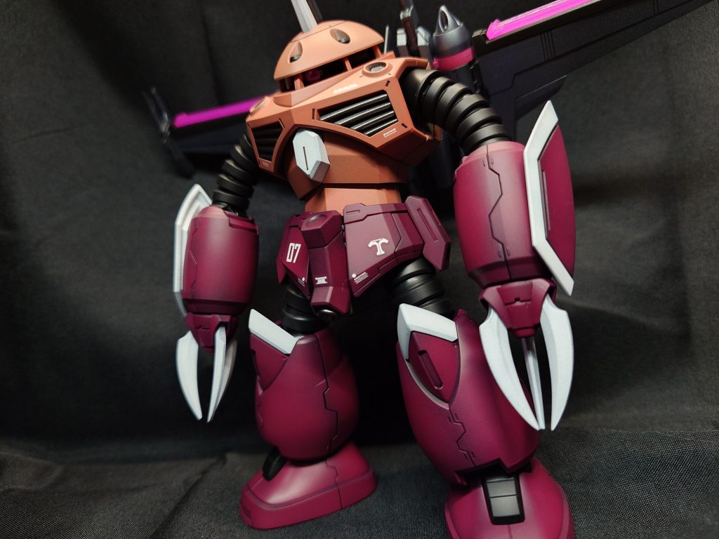 工作としてはインジャ弐式のアンテナのシャープ化をしています。概ね黒立ち上げほんのりグラデーションを意識して塗装しています。あの感動をこの手で