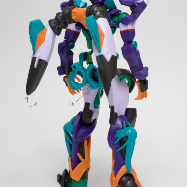 勢いでGQuuuuuuX系のプラモを6機買ってしまったので、今年度中に全部作ることを目標に製作開始。まずは、GFreDの素組が完了しました。箱絵とか設定画を見ながら、色分け部分と加工部分を考えました。設定が細かくて、まだまだ色分けしなきゃいけない部分ありますね。塗装、がんばろう。（5枚目）