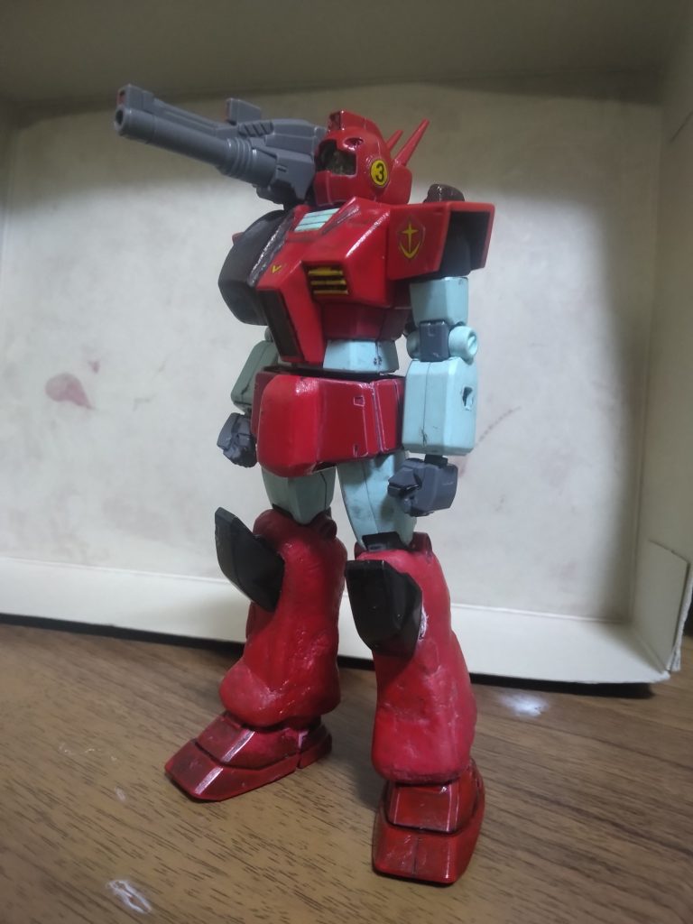 武器無し立ち姿(表)何処かで制作工程の写真を見せたらデカパイジム?と、言われるくらい排気ダクトが肥大化した、自分的には良い感じ