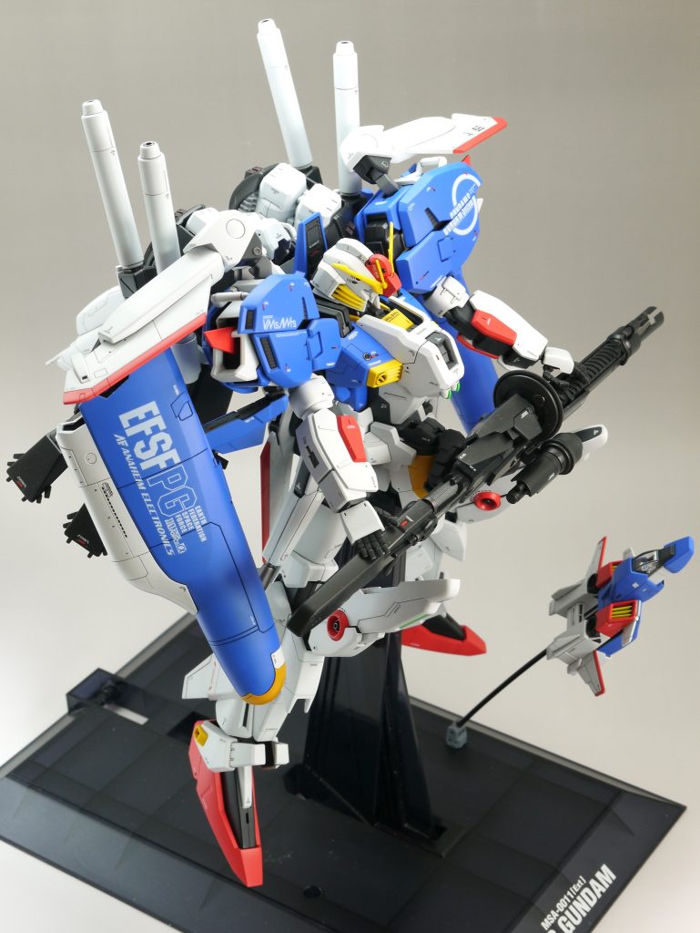 この機体は本当にカッコイイですね。ちょっとゴテゴテし過ぎな感じは否めませんが、それでもカッコイイことに間違いありません。Ex-Sはスゴい作例がたくさんあるので二の足を踏んでいましたが、つくって良かったです。とても楽しめましたし、満足感・達成感があります。次は来年になると思いますが、HGUCでZガンダムに登場する機体を好き勝手に改造しようと計画中です。ご覧いただきありがとうございました。