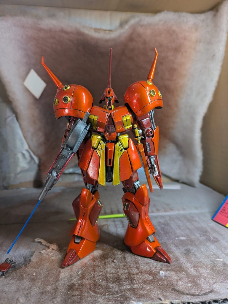 当時のリベンジも兼ねての挑戦でしたが、何気に、HGUC版は、何か違う気がして、いまいち触手ご動かなかったんですよね。改造前の素組みを息子に見せたら、カニ？と言われ、なるほどと思ってしまいました。改造コンセプトは、旧キットを最大限活用してカッコよくすることです。