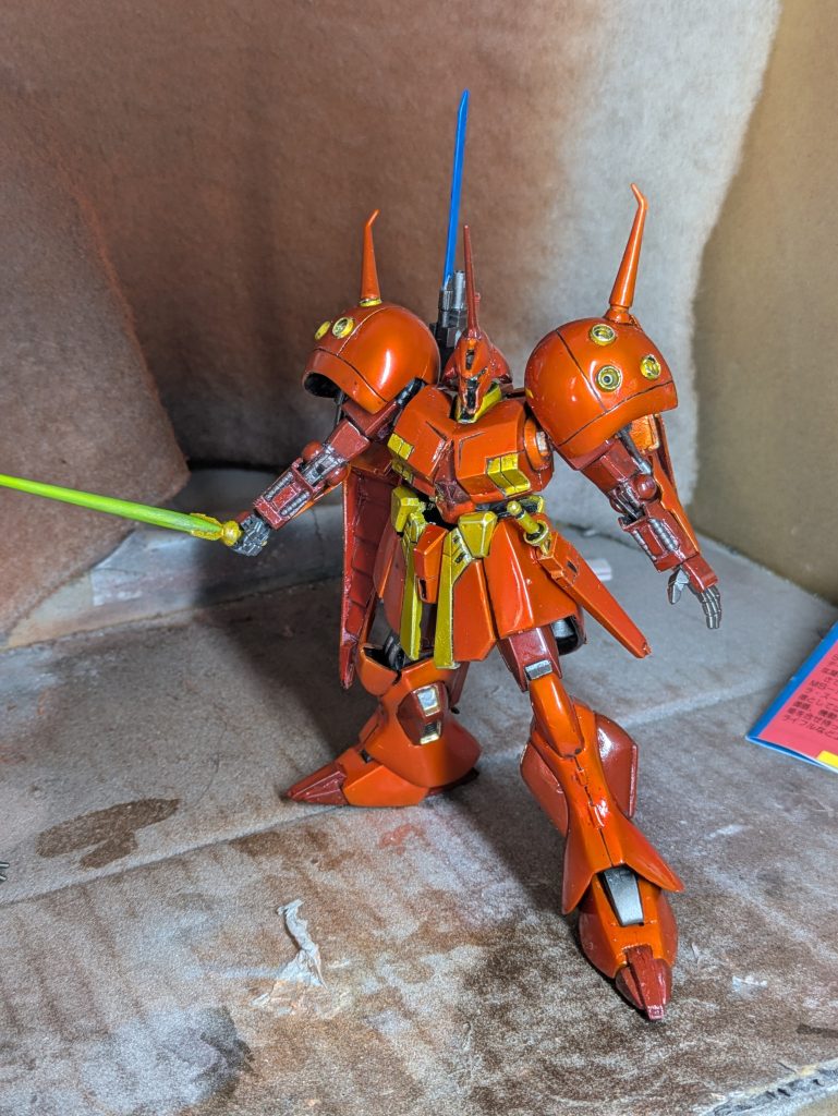 塗装は、以前投稿したバウに合わせて、キャンディー塗装ました。意外にいい色になり、設定イラストと並べても違和感なくできました。