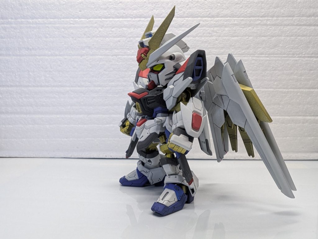 今回もアクリジョンで全塗装したのですが、アクリジョンの艶消しを吹いたら色合いが明るくなってしまいました。