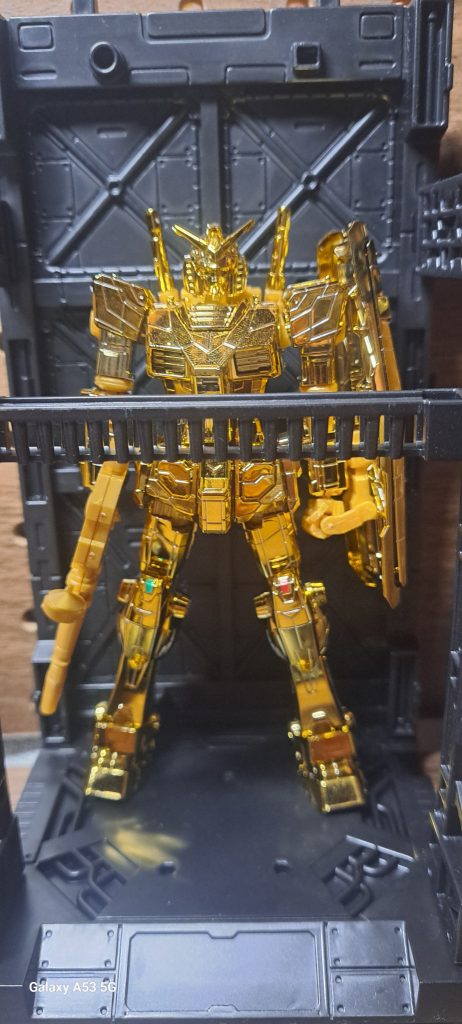 金色の横浜ガンダム