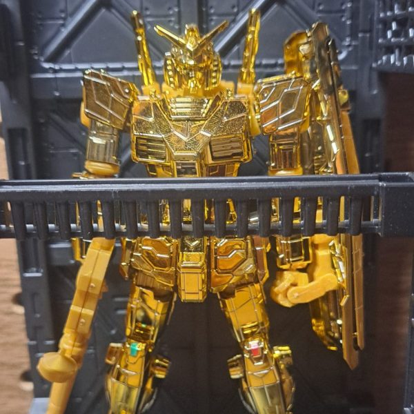 金色の横浜ガンダム