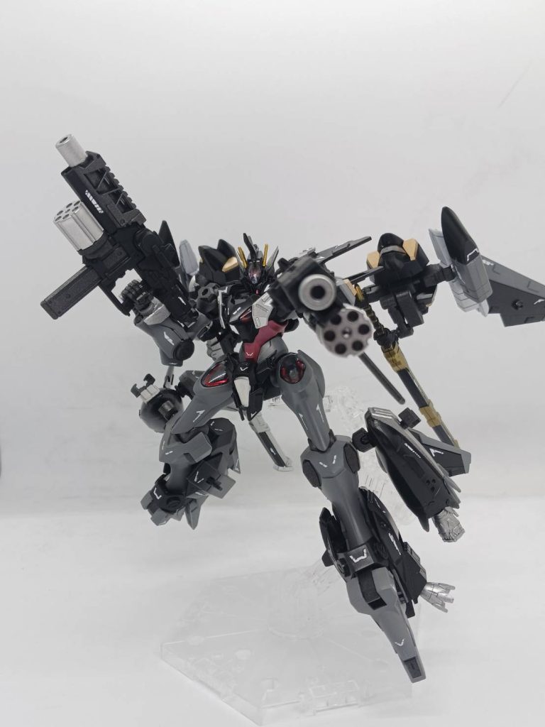 ・軽装モードストライクEみたく試験中をイメージして派手な武装類は無しただし必要な武装類はなるべく少なめに。