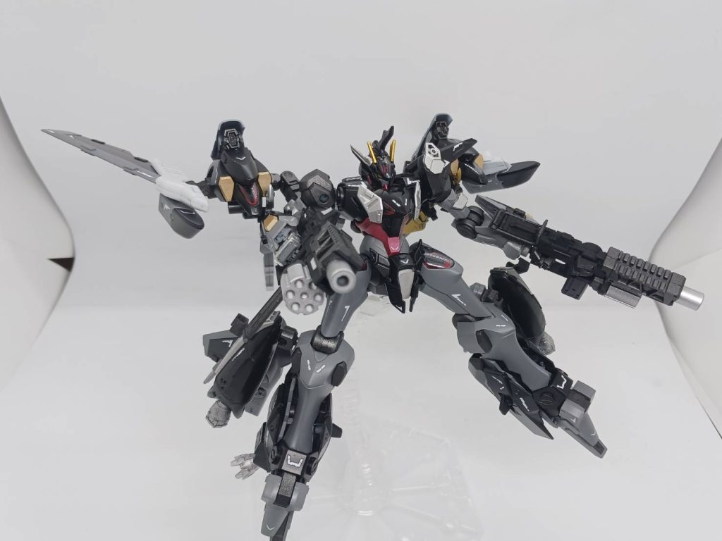 コラキ…今回も撃てます(gandam-hand1)今回もスラスターからビーム砲に変更。中距離程度ならカバー可能。