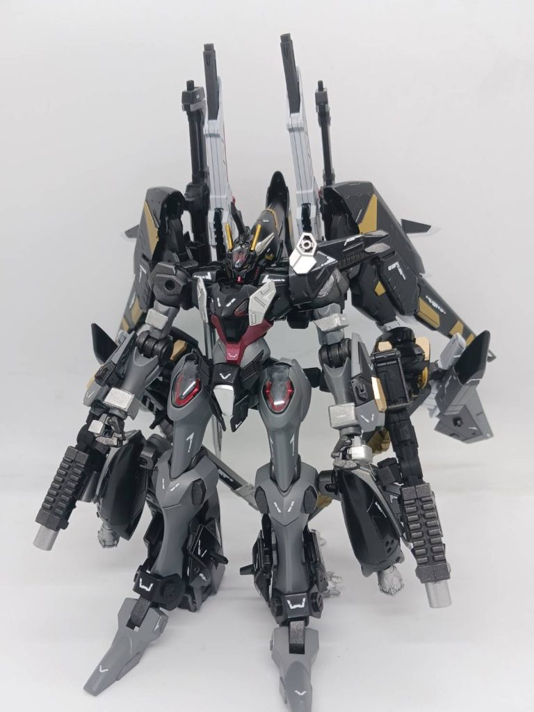 フェイトシルエット装着状態。軽装時のバックパックは腰に装着。