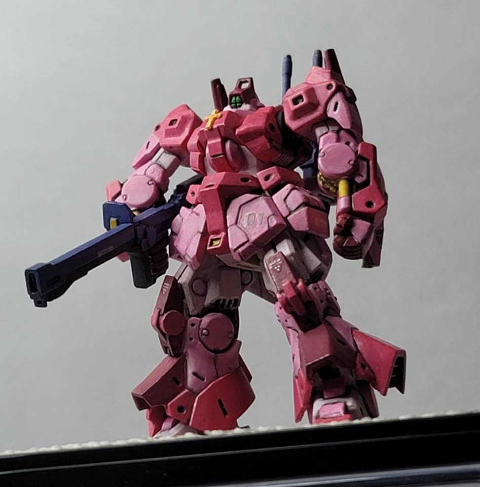 ブラウンに見えるところは、カシスピンクです。