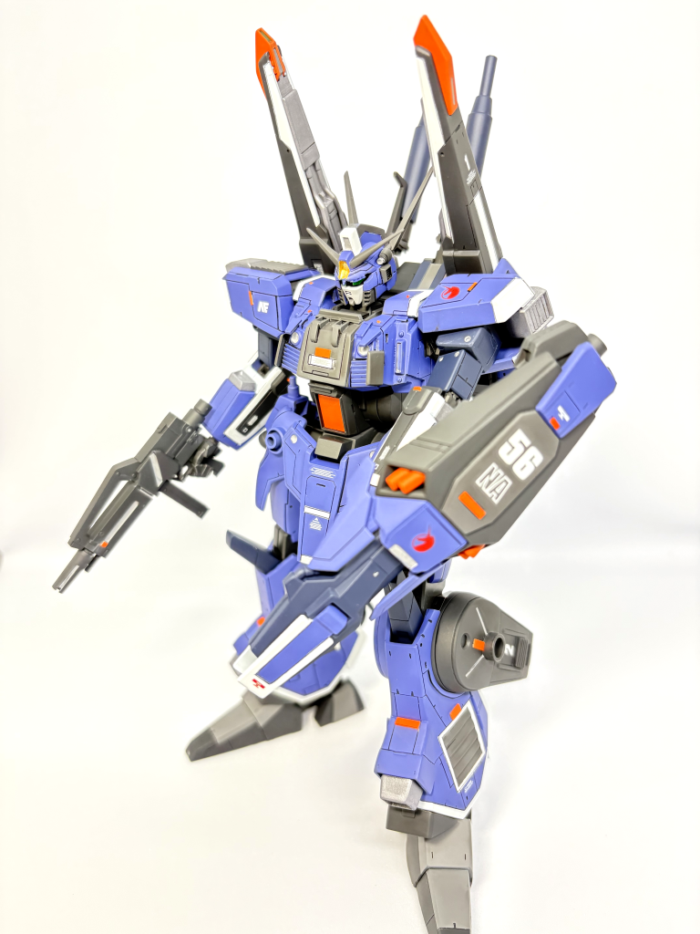 メインカラーはヘキサバイオレット