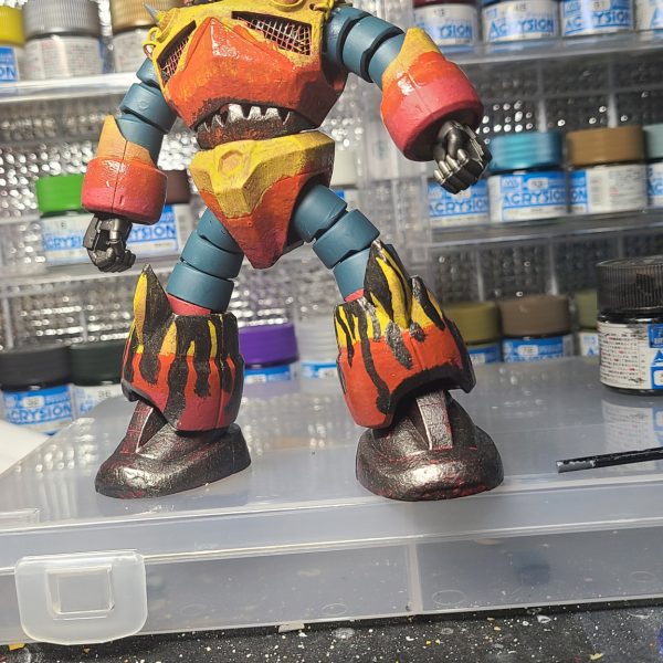 木製？有刺鉄線釘バット？もう私の行き当たりばったり感は皆さま慣れてるでしょうがなんか常に脱線しながら走行してるので自分でも何が出来上がるか分からなくなってます……笑とりあえず今日の進捗としてはロディの武装？が出来たのとズゴックの足だけファイヤーパターン塗装が出来ました！まだまだ未熟ですが手書きファイヤーパターンもどうしたら上手くいくのかなど手探りで研究中です！このテイストでやってるからファイヤーパターンしか出来なくて仕方の無い事なのですが、ワシザクの猩々さんの作品を見たせいで迷彩塗装の練習をしたくて仕方ない……(zaku-kao9)（2枚目）