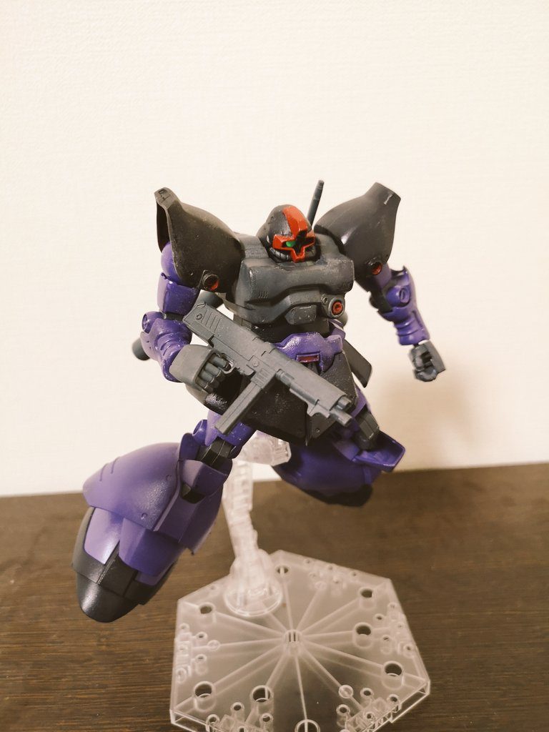 三体目は旧キットも含めたサンコイチです。胴体に旧キットを使用して他はHGからのミキシングになります。紫が強すぎた感はありますが、それ以外は満足です。