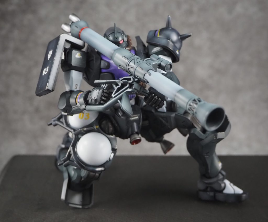 両手持ちも十分可能です。レンズ部は市販品でデコレートしようかな