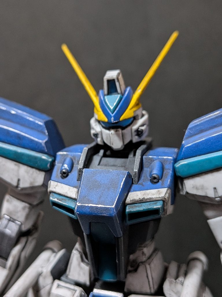 カメラアイは水性塗料で調色し筆塗装しました。