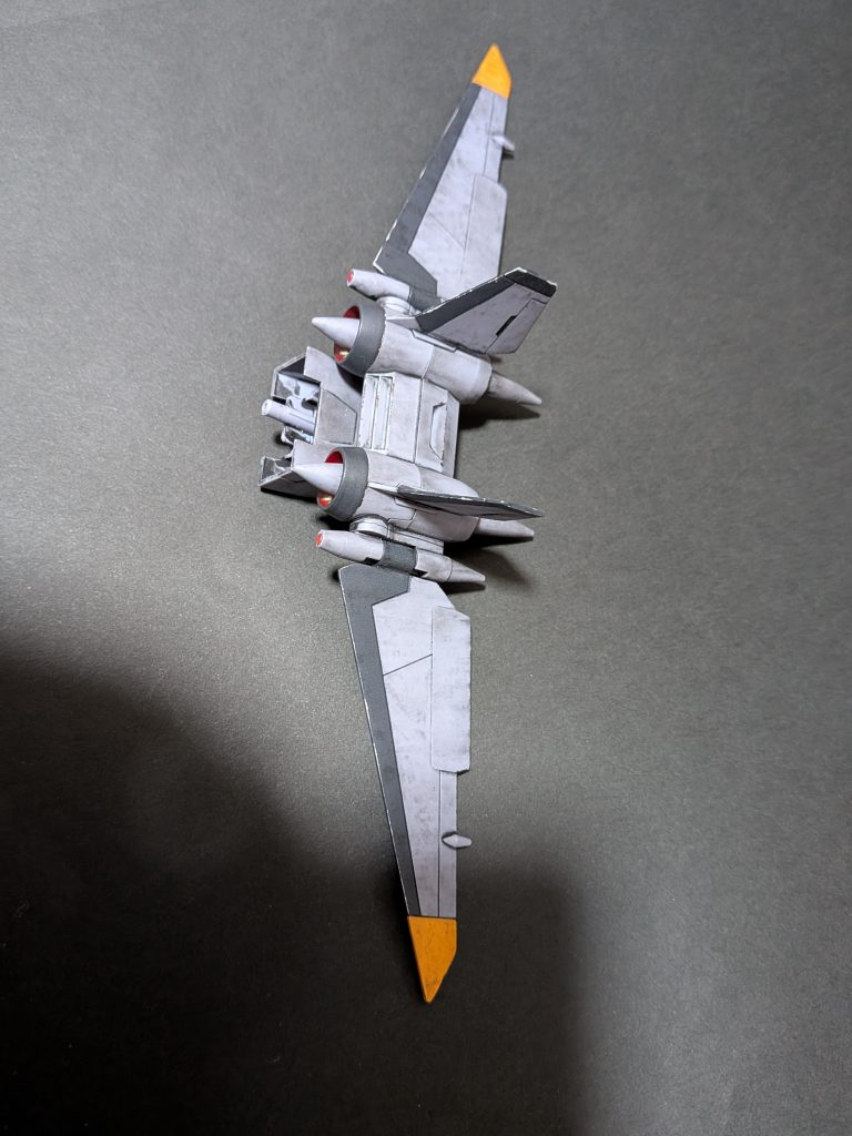 ジェットストライカーはマスキングし部分塗装しました。
