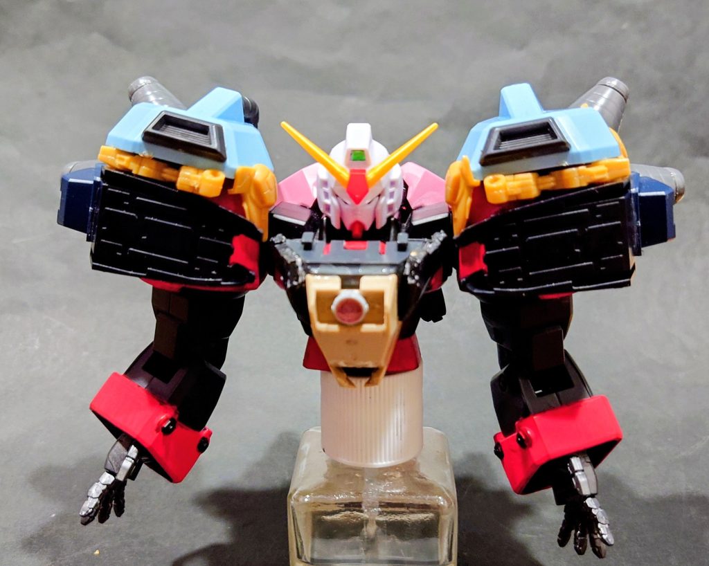 タイタスをベースに、デビルガンダムの上半分を作製中！