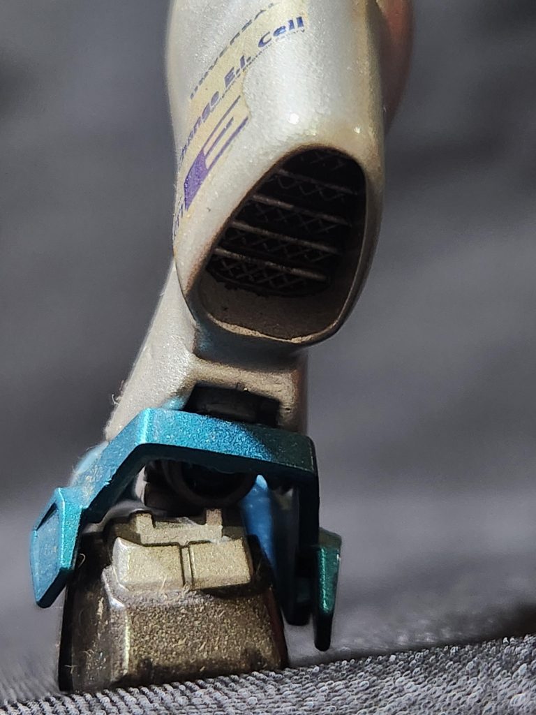 ふくらはぎ部分のフィンをオミット、代わりにダクト状に改造しました☆ 