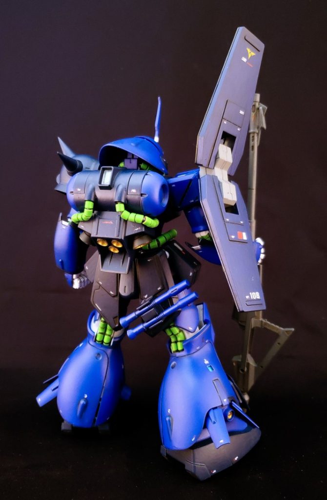 ビームサーベルラックはリアスカートに移設しています。