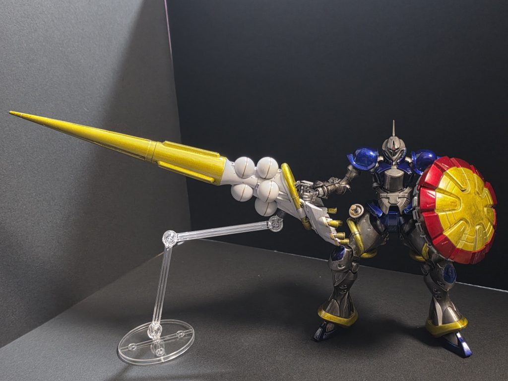 ハクジがデカい＆重いで専用台座を使ってもポージングがなかなか安定せず。ちなみに初のGQキット。最新テクノロジーを盛り込んだHGは以前のHGからかなり進化している。以前のHGだとポーズをとっても腕や脚が下がってきたのが、関節のポリキャップがなくなったおかげなのか、関節の動きはきつめだけど、しっかりと固定されるようになっている。