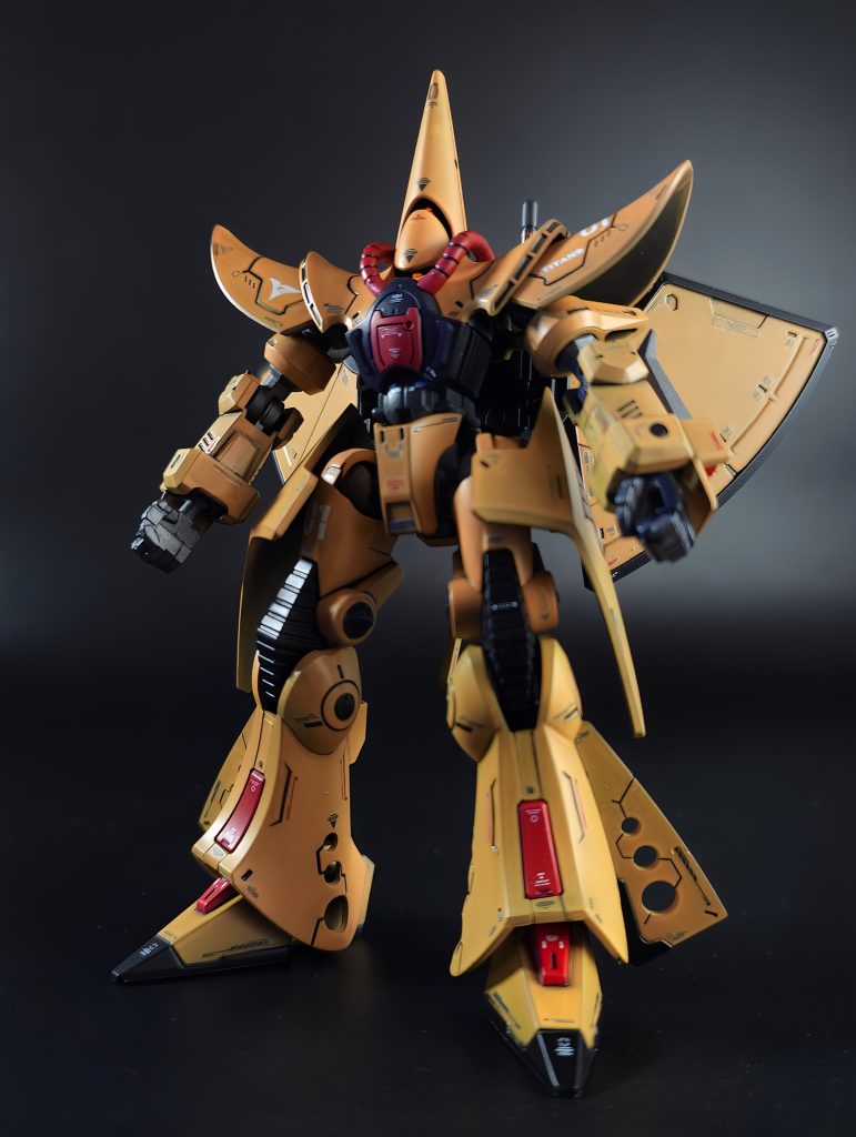 いや〜…見れば見るほどメタスだなぁ…劇中の胸元全開のド派手な黄色い制服のイメージだったんだけど😅