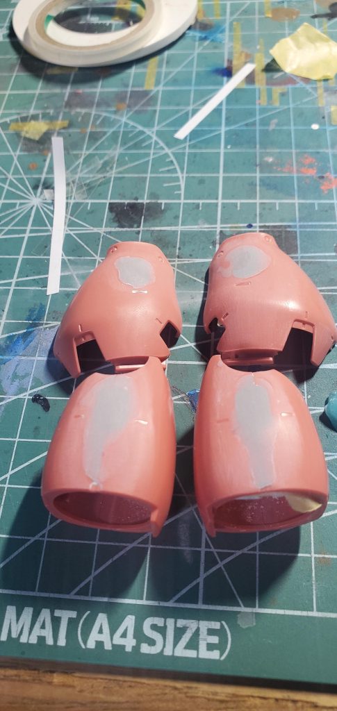 ザクスナイパーには腰や足のパイプがないので埋め埋め。2025年に再販したものを購入したのですが、パイプのバリが激しいですね。バンダイさんそろそろ金型を更新かパーティングライのメンテをしたほうがよいのでは、、、?