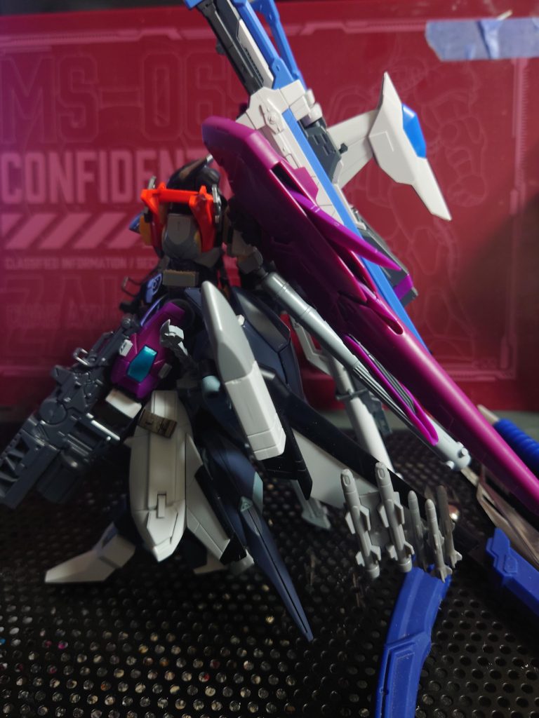 側面から見た感じ。もはやファラクトの面影が…。。。