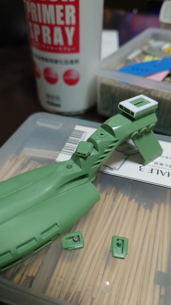 キットは接着で固定でしたが表情をつけるためにネオジム磁石式に変更しました