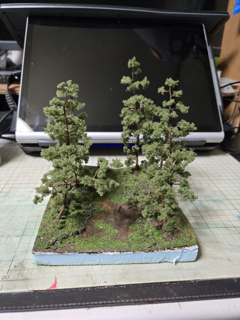 初めてのビネット。色々調べながら、いっぱい材料を無駄にしながら作成。夜な夜な樹を内職するのが楽しかったです。