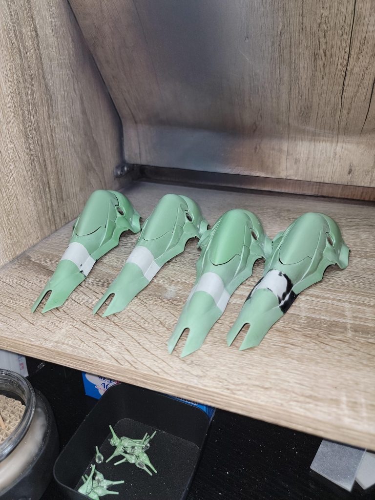 ファンネルコンテナ解放くらいにするつもりだったんですが、勢いでバインダーぶった切ってしまったので、後戻りできませんでした。。。バインダーとファンネルが大変でしたが、デカールの段差消ししたことなかったので試せて良かったです。