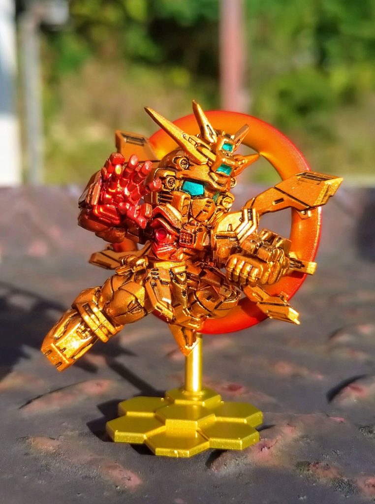 ・ゴッドガンダム4番目に塗装したキット。ノーマルカラーとハイパーモードで悩みましたが新しく買ったプレミアムブリオンゴールドの実験台＆手抜きでハイパーカラーに…(´ω｀)金ピカ最高！