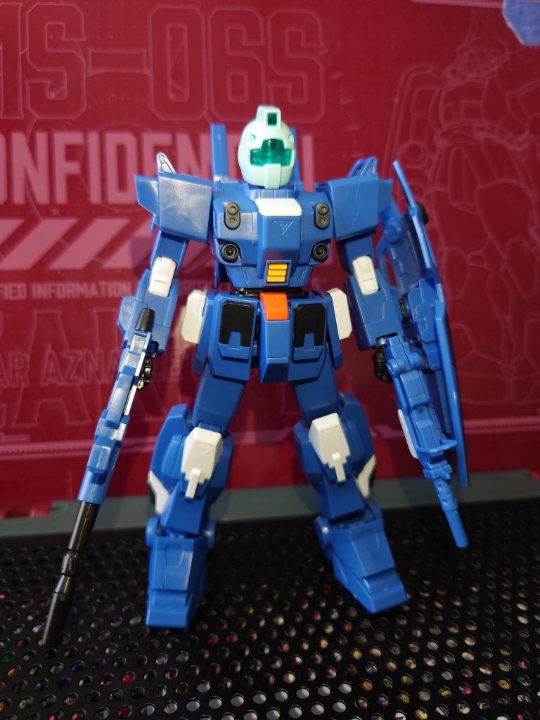 以上、《蒼いジム》完成です。 あ、最後のこの写真はNG写真です📸リバイブの2号機の頭だけ変えてどういう感じにするか考えつつも遊んでました(gundam-kao2) 流石にこれはNGなので、しっかり考え直しつつ制作に着手。ちゃんと完成したのでヨシ！！(gandam-hand1) ではでは〜👋