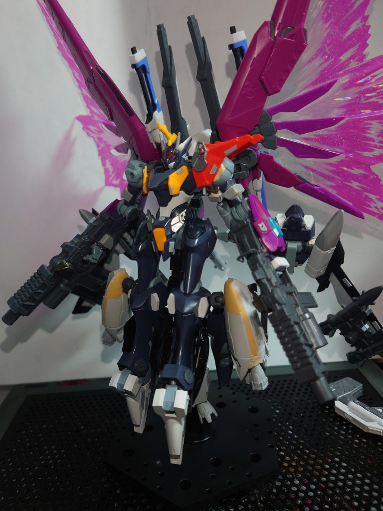 塗装前の完成状態。新たにビルダーズのスラスターをムラサメ改の脚部底にパテを使って装着。他数カ所にプラ版を小さく切って貼付けディテールの追加。30msのミサイルも搭載できるよう加工。 久々の全塗装、頑張りもうした(gandam-hand1)この機体を作っている大方終盤ぐらいから新たにもう2体、改造を開始しました。出来上がるのは年末か、はたまた年明けか…完成したらあげます！！ついでにアナザーコン参加しちゃえ！！(gundam-kao2) では！また次回作で〜👋