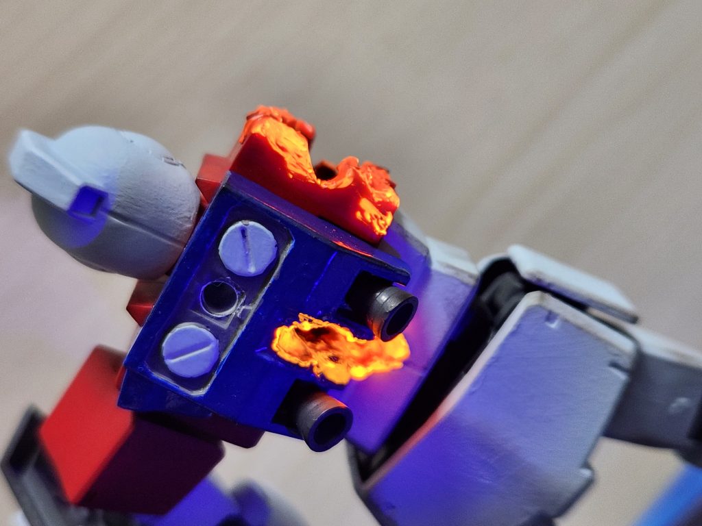 なかなかの出来かと自画自賛笑ただぁ～実は首を反らせるために首元のパーツを抜いてます。ホントは首の延長工作をやりたいんですが、勉強中です...簡単なやり方教えて下さい