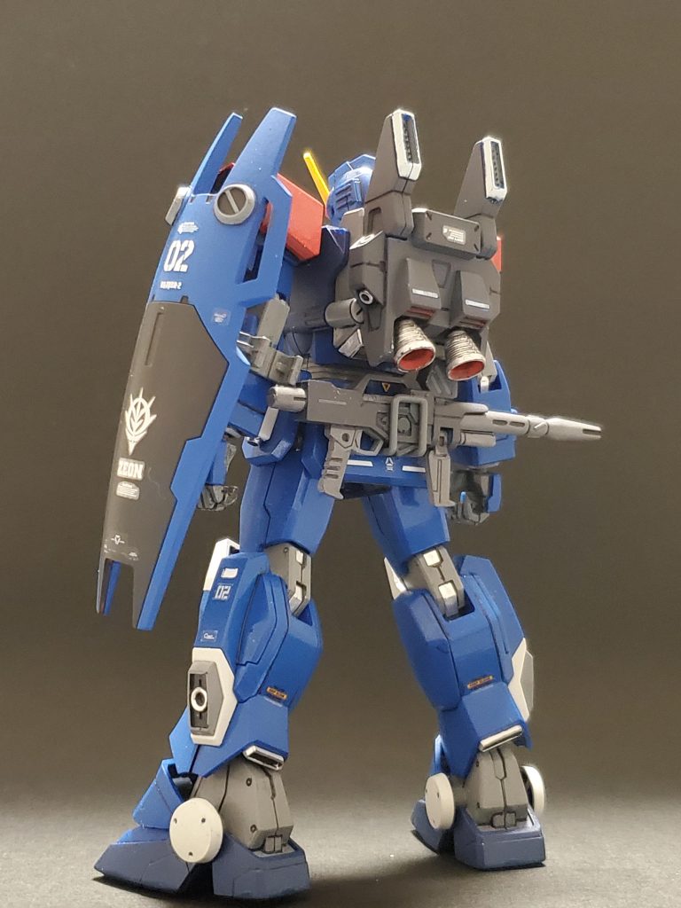 back shot～✨前にも述べたように設定イメージが固い機体なので、ほぼ無改修で仕上げました🎵カラーリングは青色強めのインディブルー単色です🤭また関節部分も本来青色なのですが、関節が青いのはチョット抵抗があったのでグレーに変更してます👍️✨