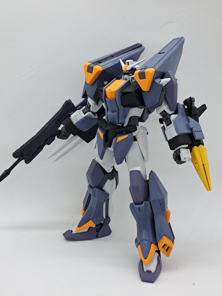 カメラアイは下地を黒く塗り、ガンダムマーカーで塗装しています