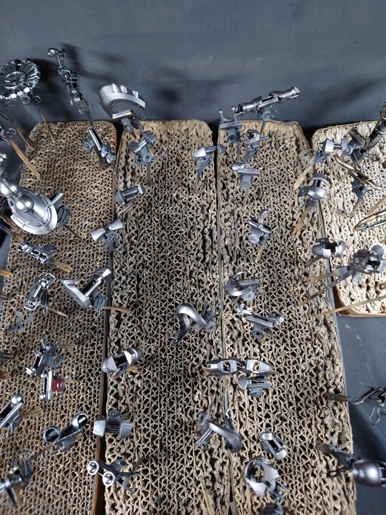 ギャン白磁–2枚目/制作者：やっすおう