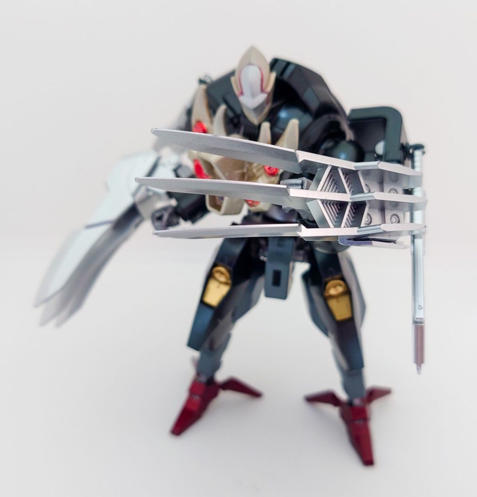 三騎士の中で最も近接戦闘を得意とする機体に仕上げてみました。三騎士の中では一番異形感がある見た目となっております。