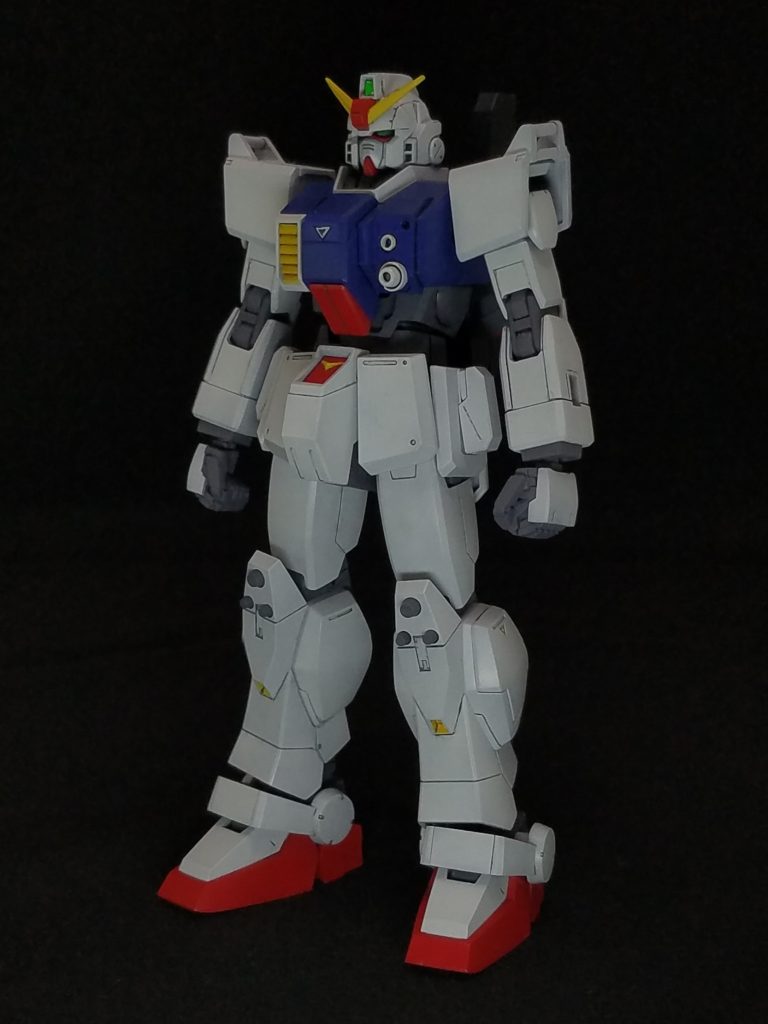 フロントビュー。頭部センサーゃデュアルアイには、蛍光塗料を塗布してUVライトによる発光表現が出来ます。