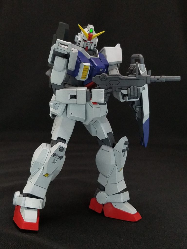 100mmマシンガンとショートシールド装備。旧HGUC ブルーディスティニー1号機に付属した左添え手を使用。