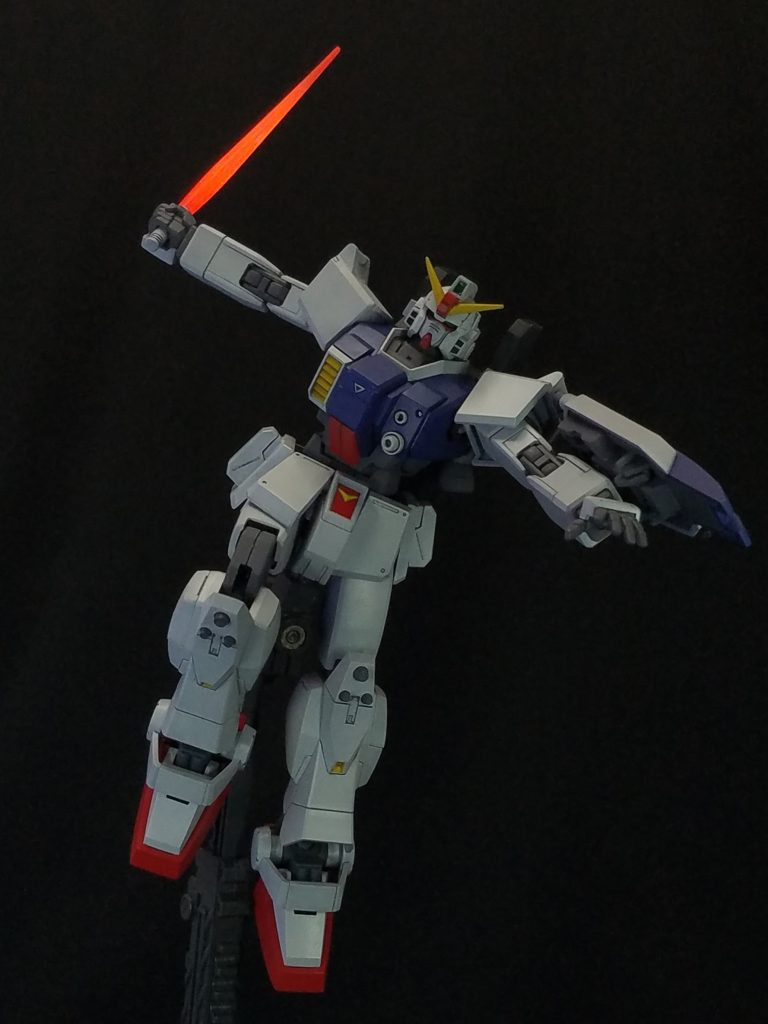 ビームサーベル装備。ビーム刃にも蛍光塗料を塗ってます。