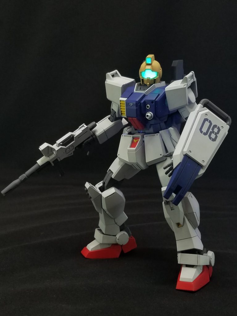 ビームライフルと増加装甲付きショートシールドを装備、陸戦型ジムの頭部に交換して、第10話以降のカレン機である通称「ジム頭」も再現。もちろん新規に用意した物であり、UVライトで光ります。