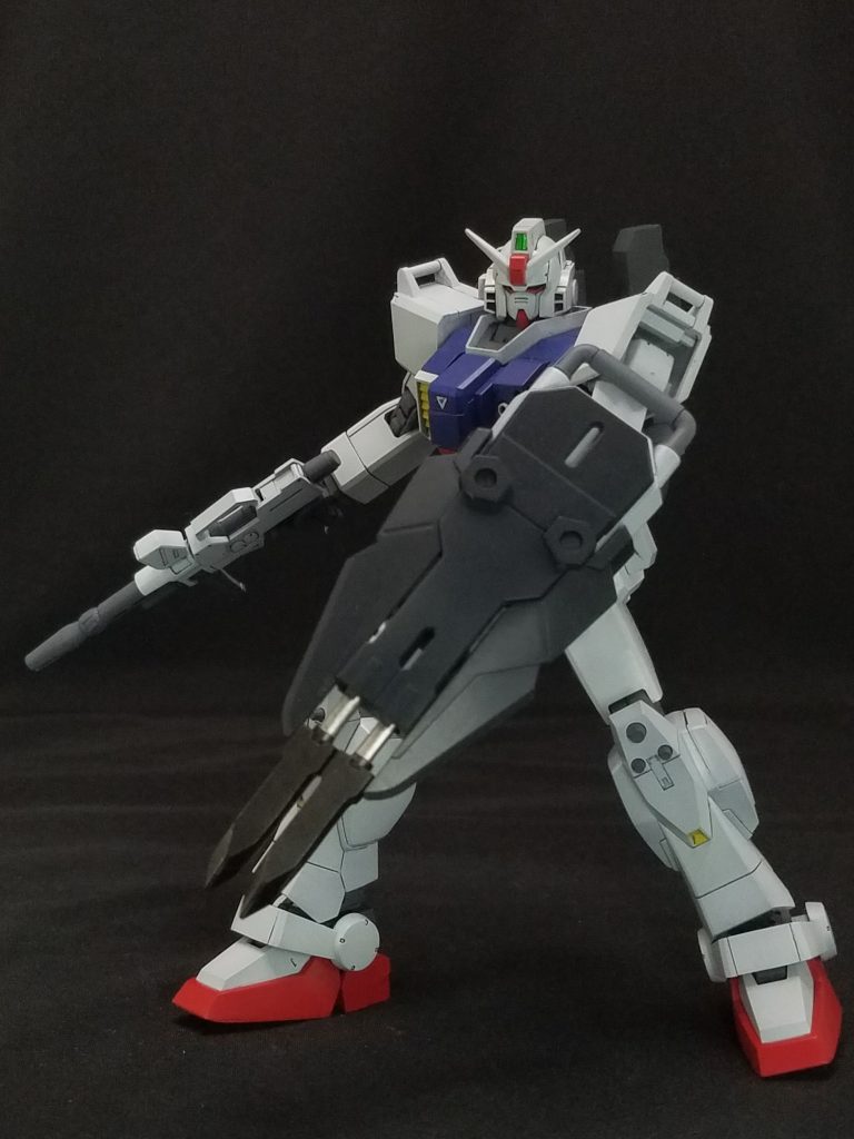 スパイクシールドへの組み換えも可能です。パイルバンカーも伸縮可能。