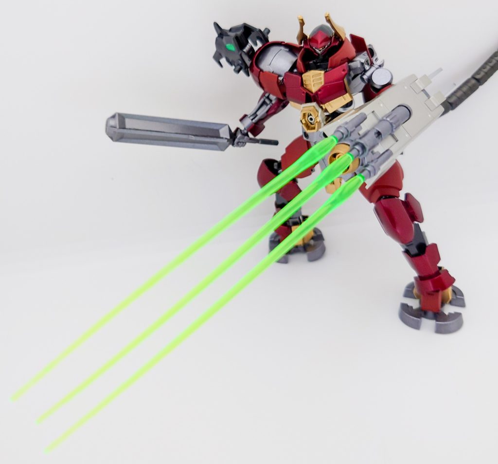 武器その6　シールド(クロ―モード)左肩に装着されていたシールド。腕に装着可能でビームクロ―を展開できる。