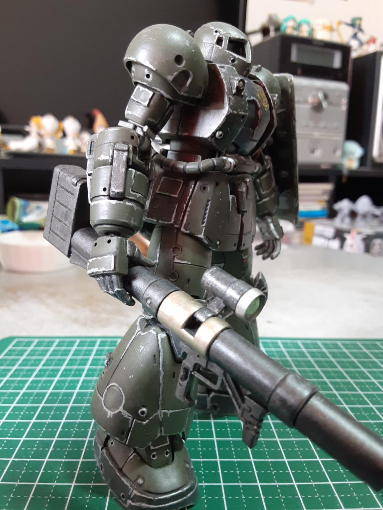 ブランクの間に溜まりに溜まった、「ずっとプラモ造りたかったよ~!」欲求をこれでもかっ‼️ってくらいに過剰過ぎる銀ハゲ&チッピングが物語ってます…(苦笑)。