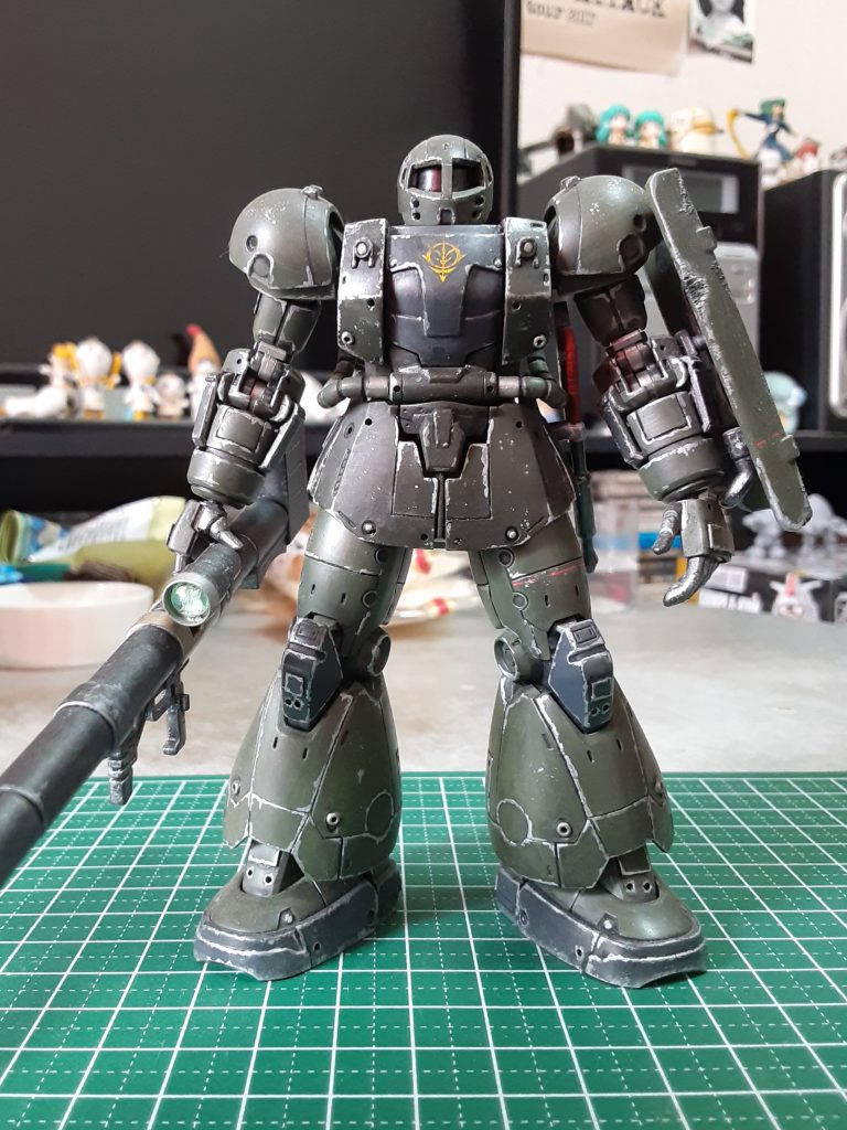 まぁ、カッチョよく言えば、この時の自分が今出来る事を精一杯やってやったぜ❗って感じですかねぇ(笑)😁。ちなみに、実はコイツを作るにあたって絶対にやりたい事があってですねぇ。この(バズーカは構えずに掴んで立つ!)ポーズ❗。ファースト世代の方はピン❗と来るかも❔😁💦