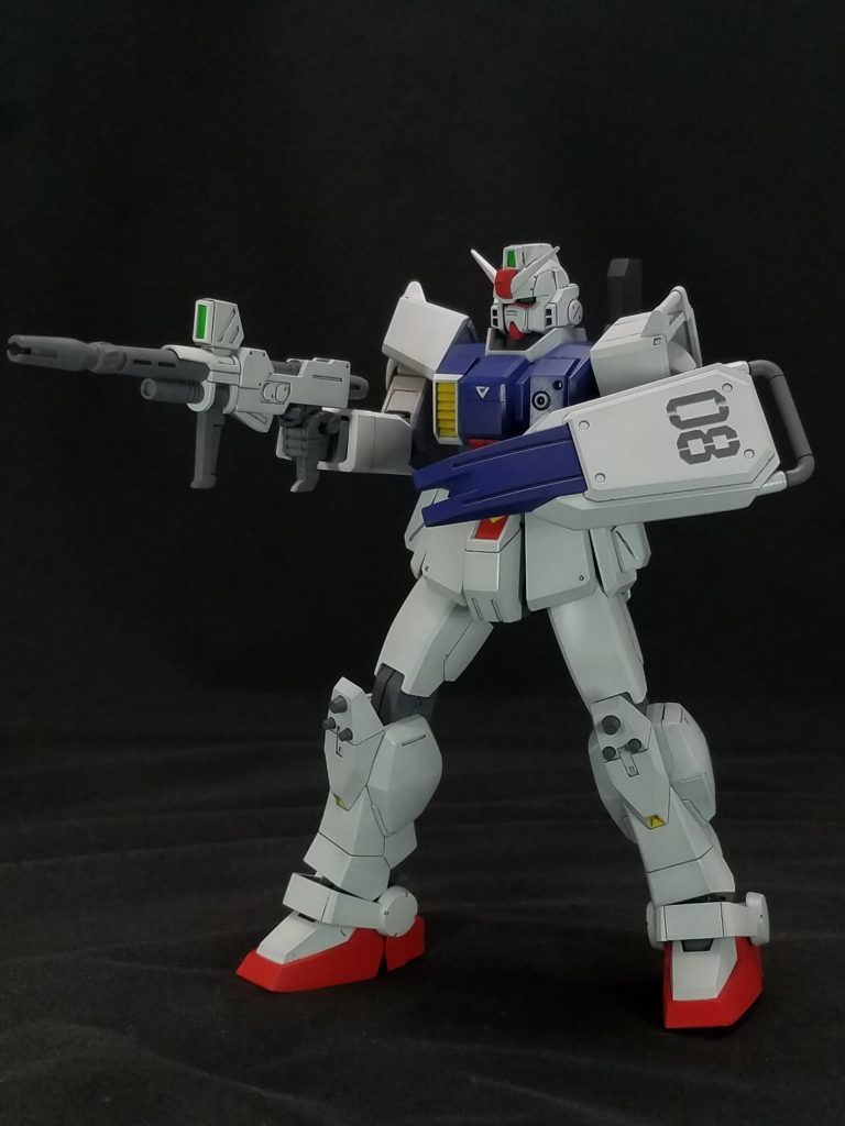 ビームライフルと増加装甲付きショートシールドを装備。