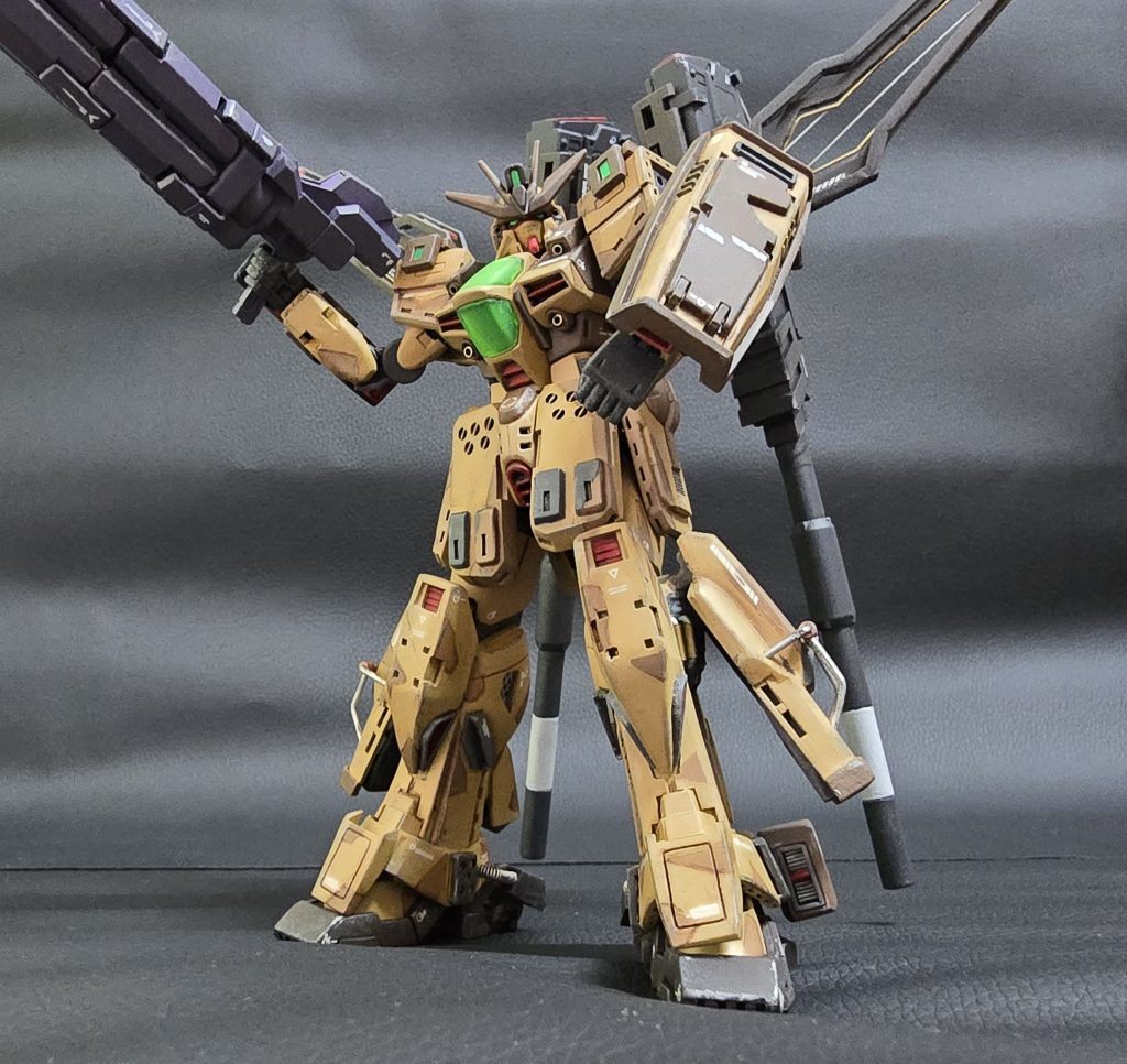 無骨なスタイル再現のため可動範囲は狭まりましたが、自分の思い描くスタイルにはなんとか近づけたかなと思います。リフレクター部はオリジナルアレンジで巨大アンテナにしました。